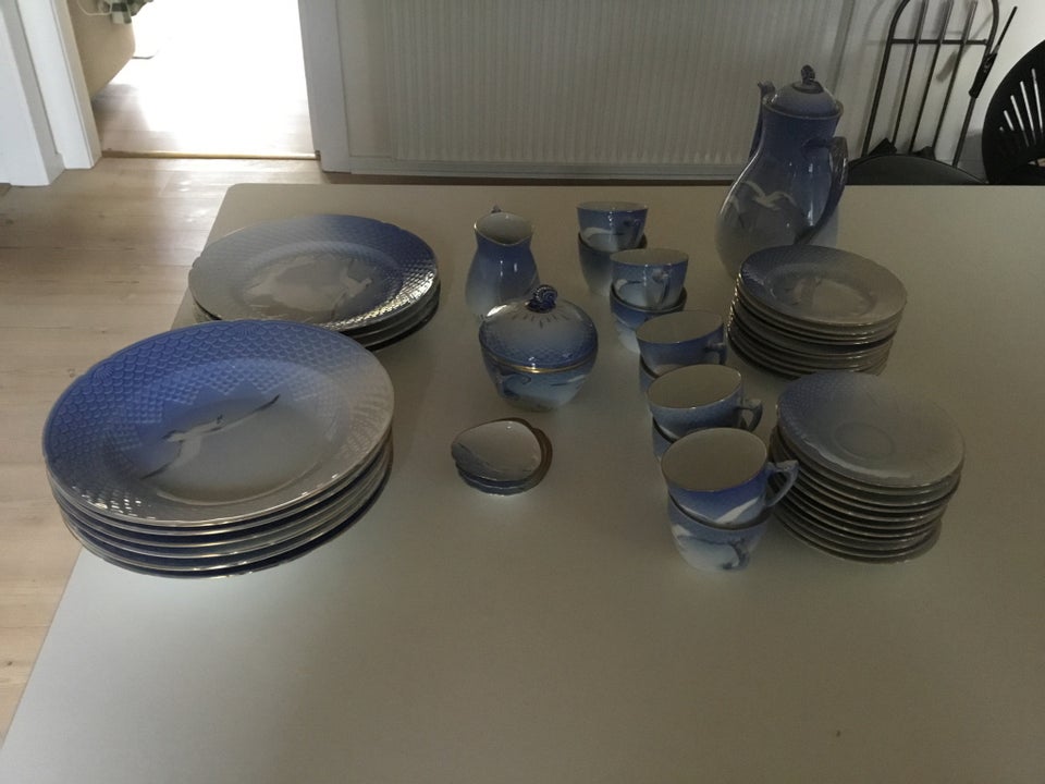 Porcelæn, Kaffestel. Tallerkner,