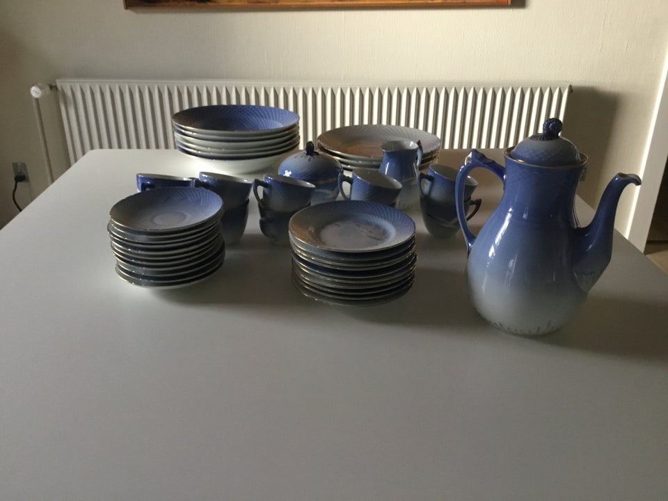 Porcelæn, Kaffestel. Tallerkner,