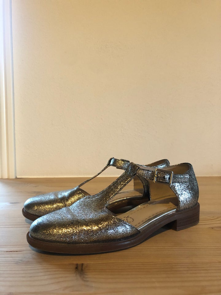 Ballerinasko, str. 37, Clarks