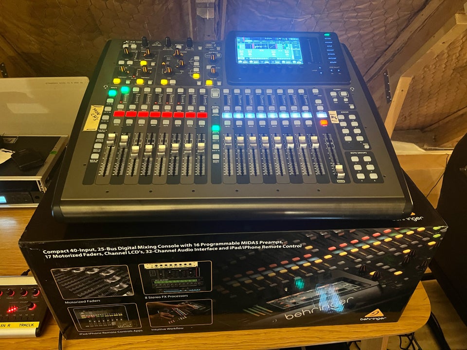 Mixer, Behringer X32 Compact