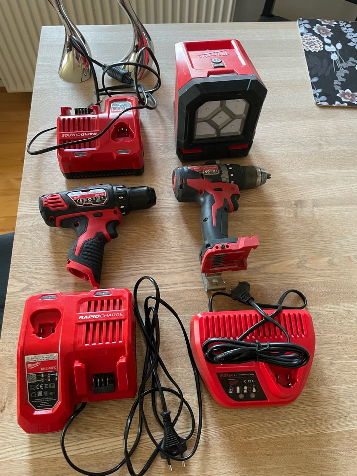 Oplader, Milwaukee M12-FC