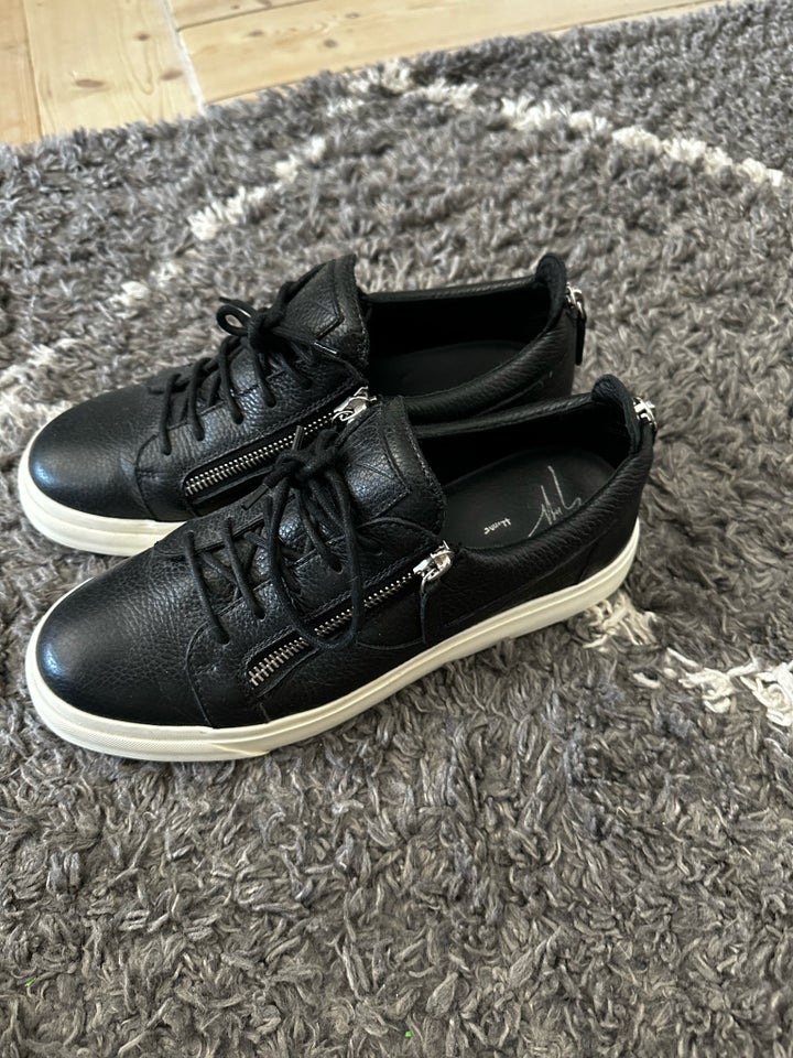 Sneakers Zanotti str 43