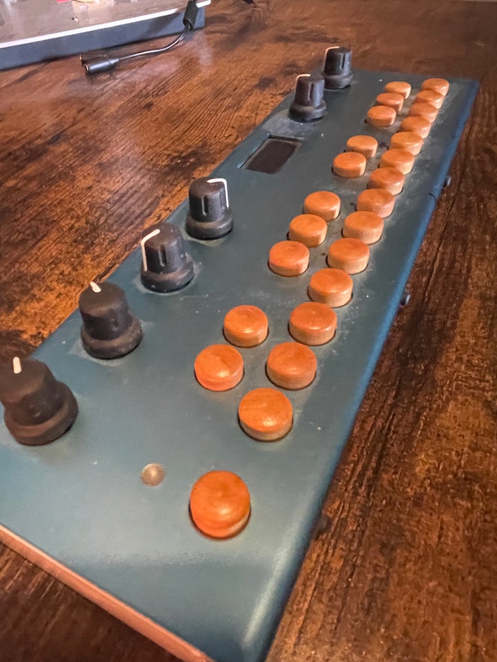 Keyboard CRITTER  GUITARI