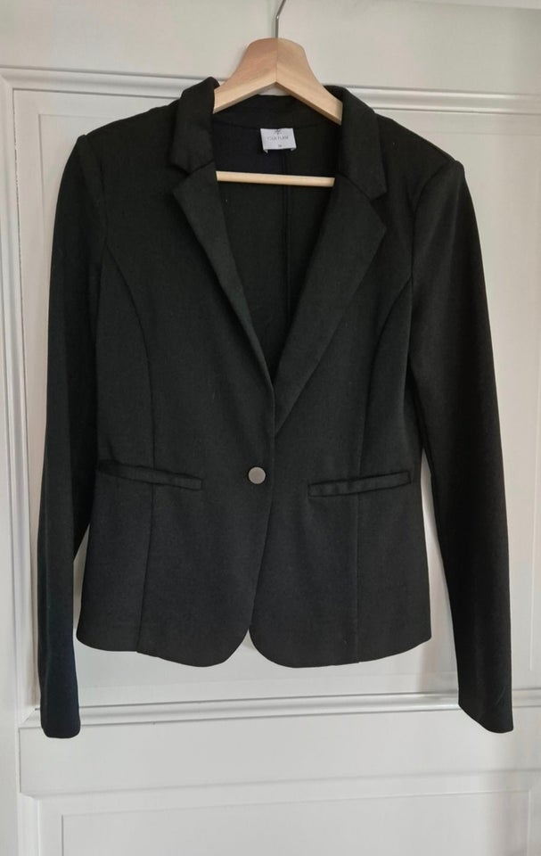 Blazer, str. 36, Culture