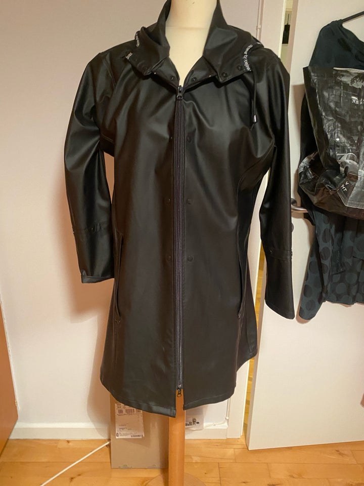 Regnjakke, str. 40, Rainwear by