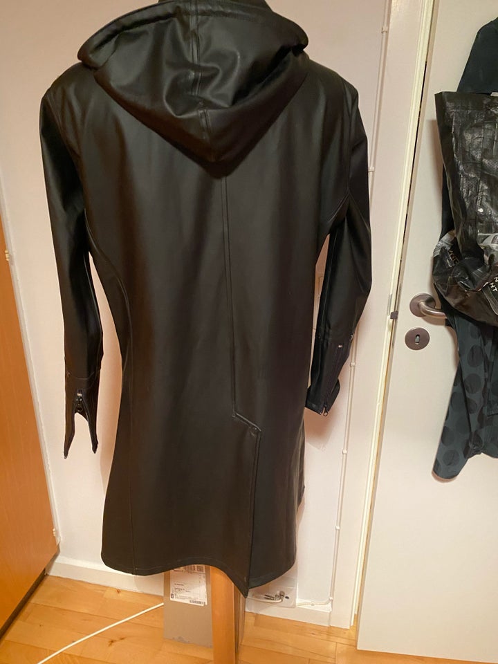 Regnjakke, str. 40, Rainwear by