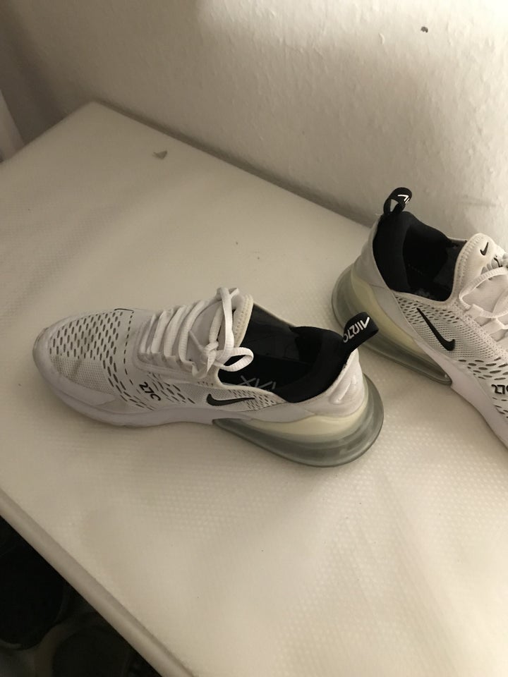 Sneakers, Nike Air Max 270, str.