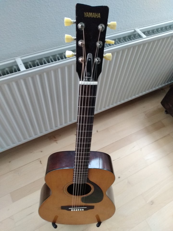 Western, Yamaha FG- 110