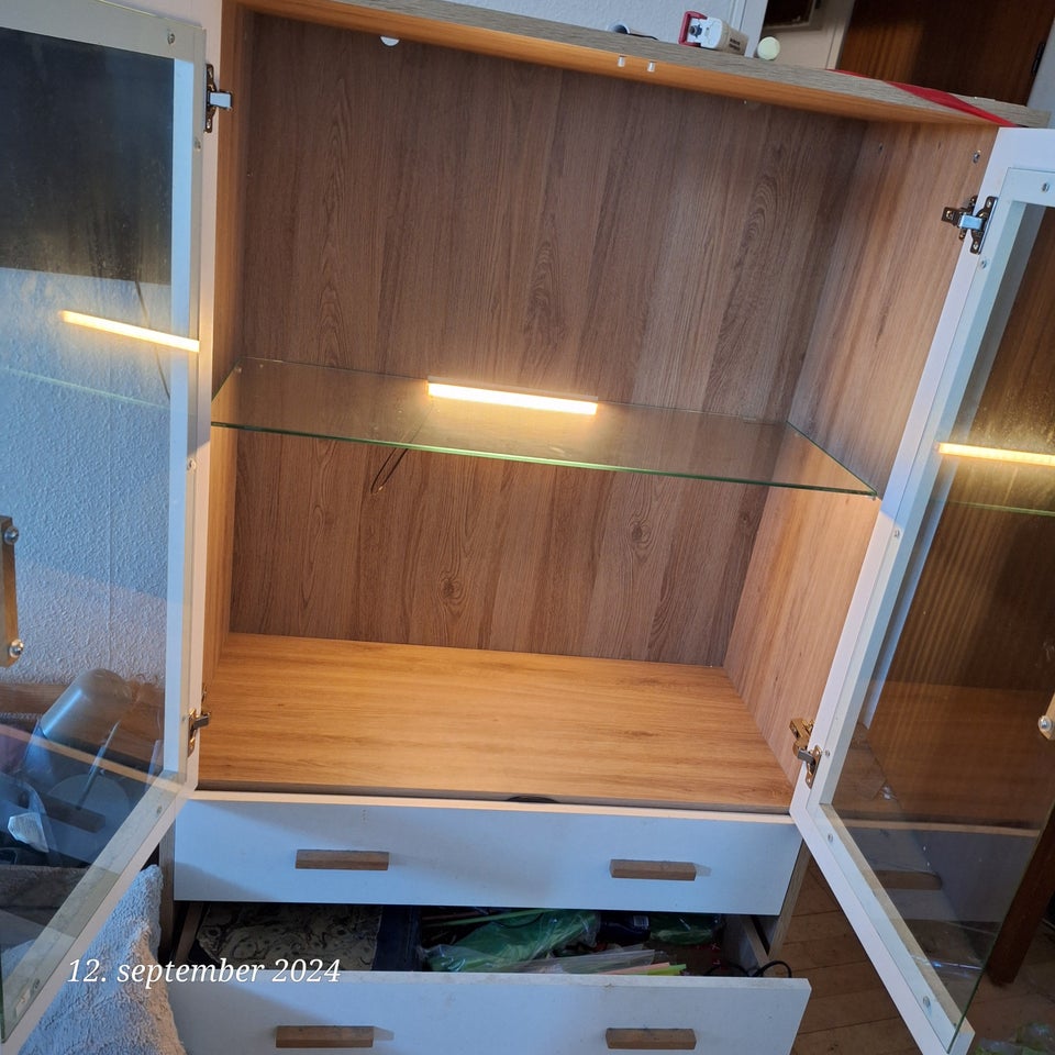 Vitrineskab Ikea b: 110 d: 50 h: