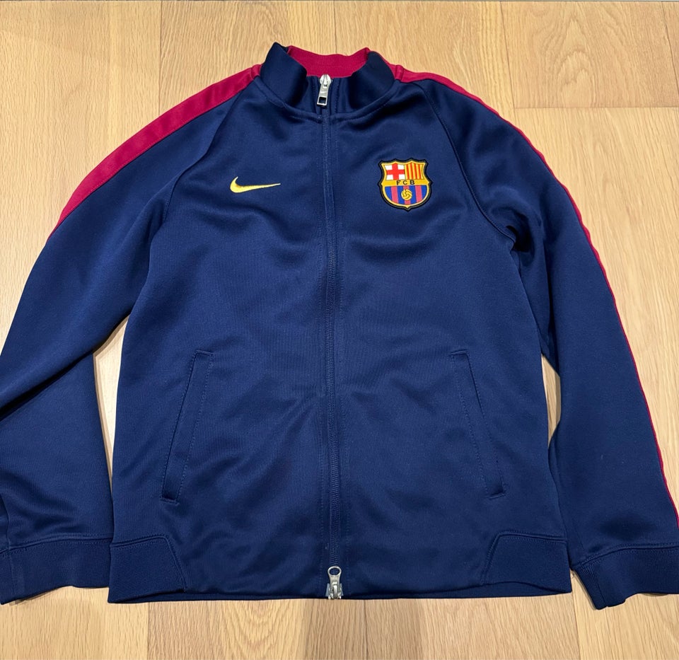 Cardigan, Barcelona , Nike