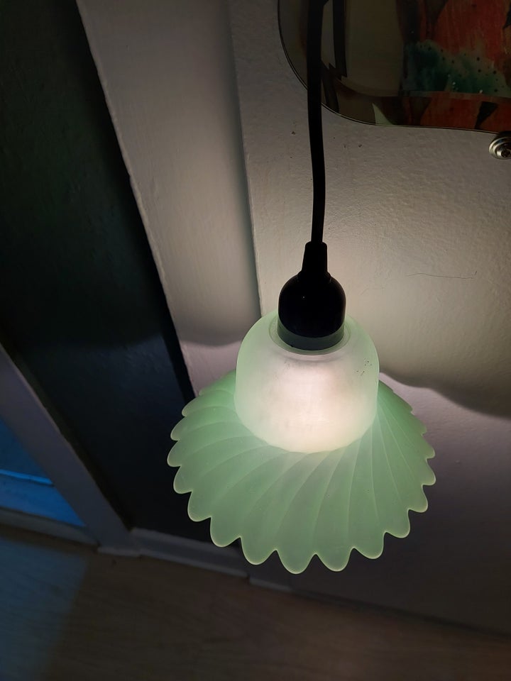 Anden loftslampe, lysegrønt glas