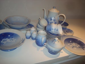 Porcelæn JULEROSEN fade kopper