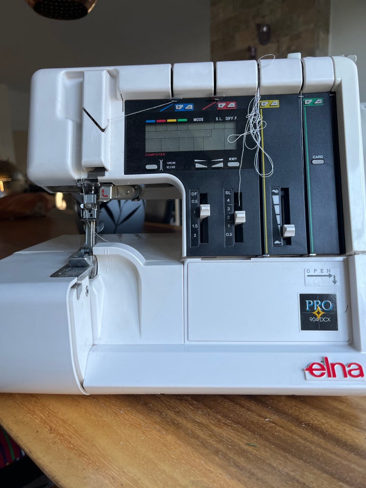 Overlocker, Elna pro 904 DCX