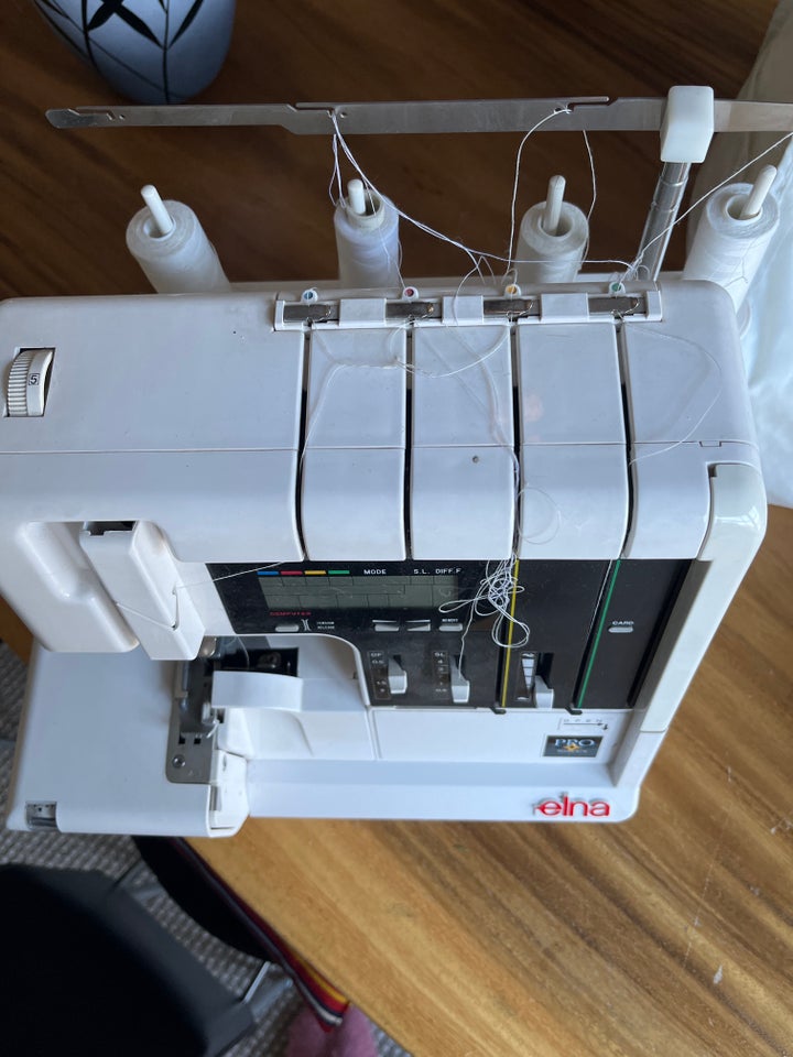 Overlocker, Elna pro 904 DCX