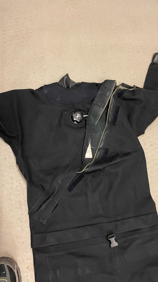 Drysuit including fleece inner