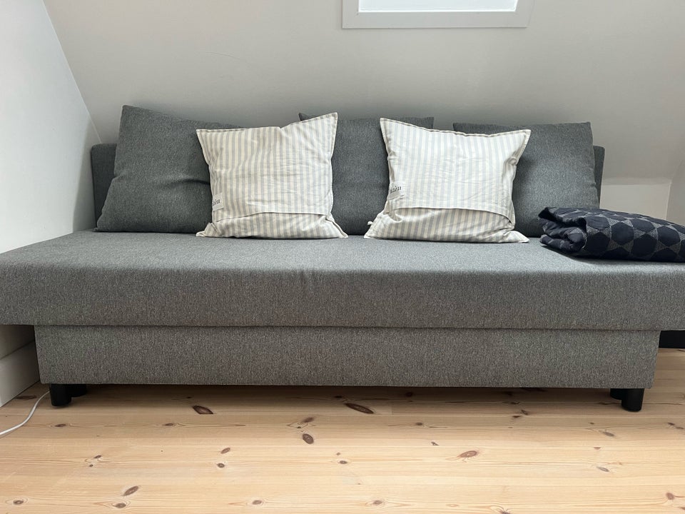 Sovesofa, Ikea, b: 135 l: 198 h: 42