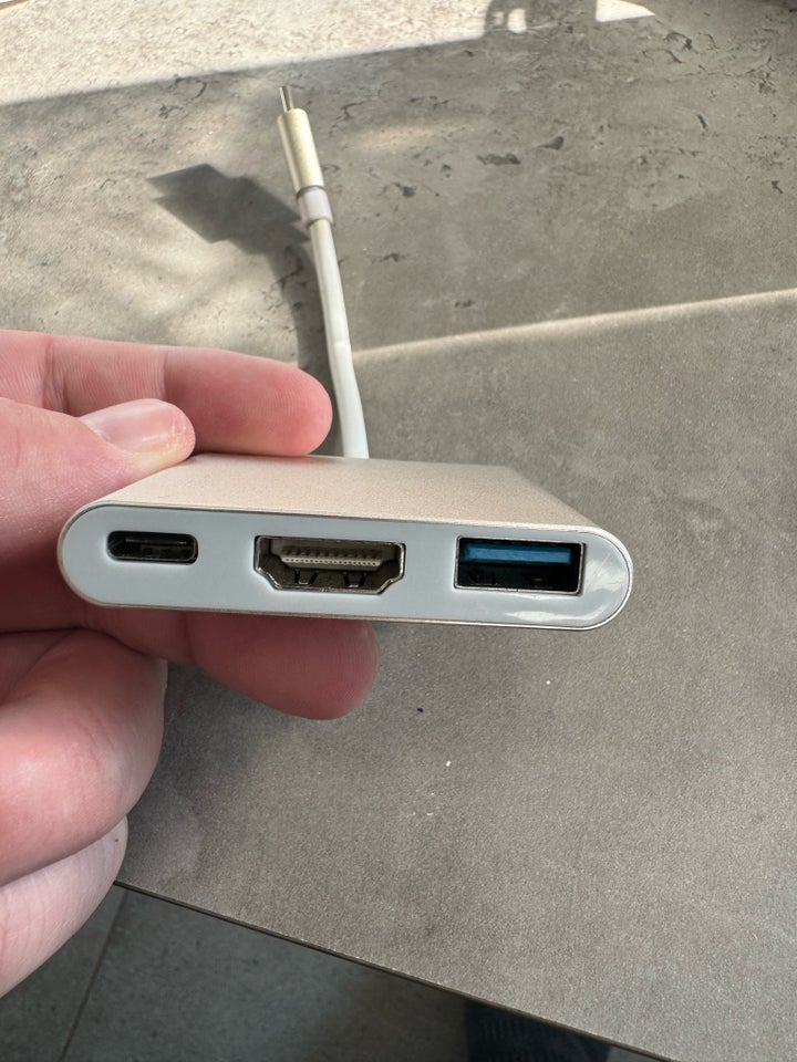 Adapter, Universal adapter , God