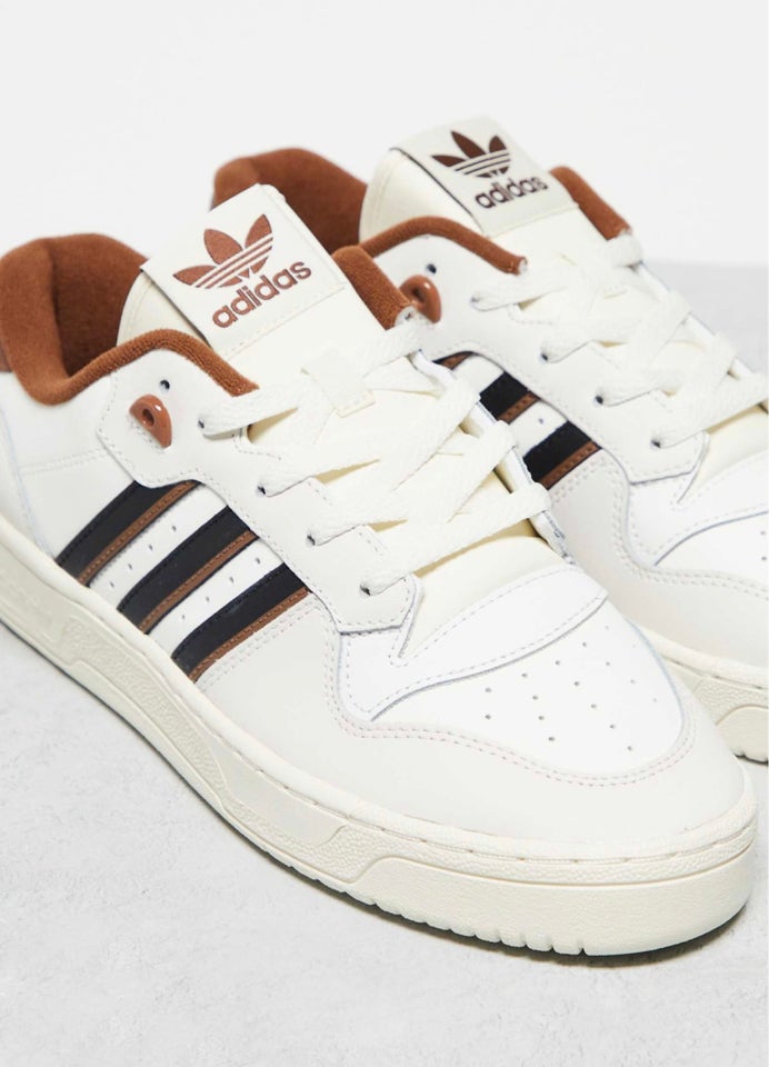 Sneakers str 40 Adidas