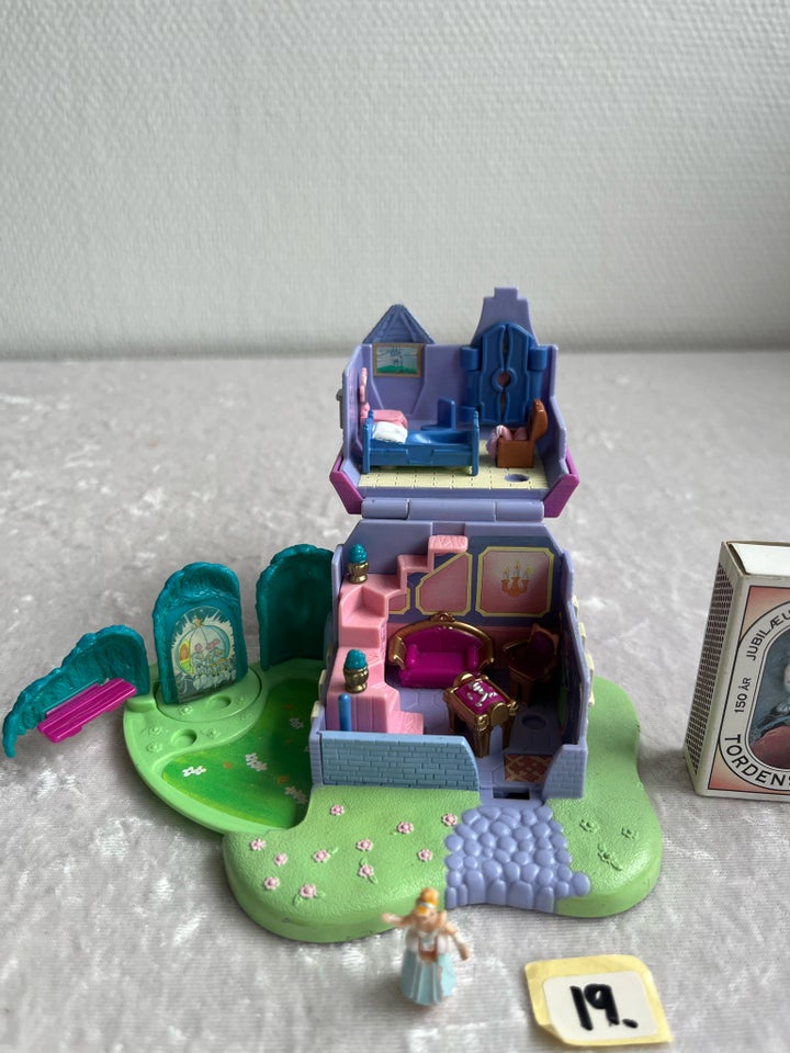 Polly Pocket, Askepots stedmors