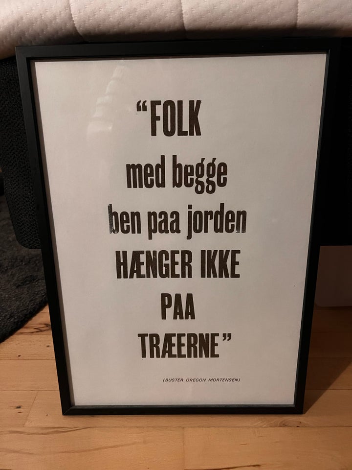 Billede med tekst, b: 31,5 h: 44