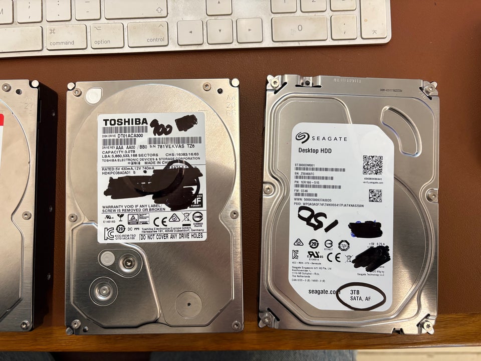 Toshiba og Seagate, 3000 GB, God