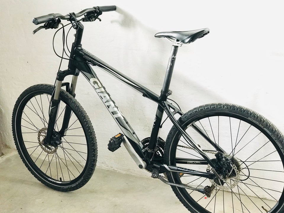 Giant ALUXX, hardtail, 19 og hjul er