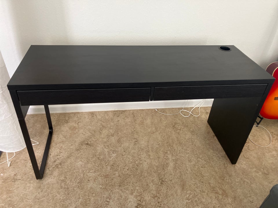 Skrivebord, IKEA, b: 145 d: 50 h: 75