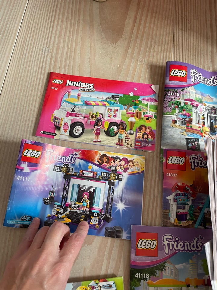 Lego Friends, Flere forskellige