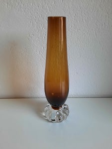 Vase med rosettefod