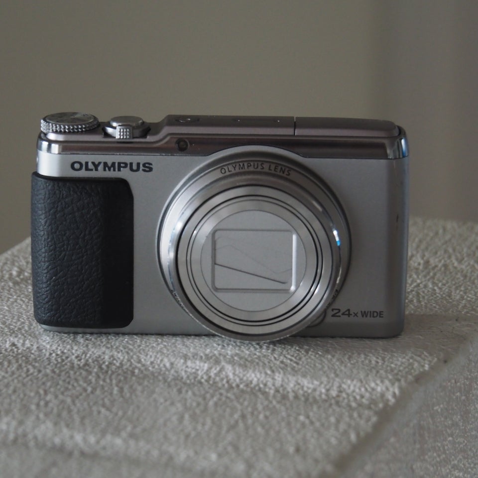 Olympus SH-50, 16 megapixels, 24 x