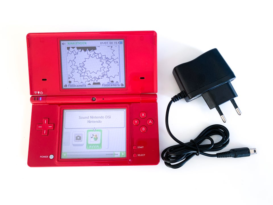 Nintendo DSI, Med oplader og