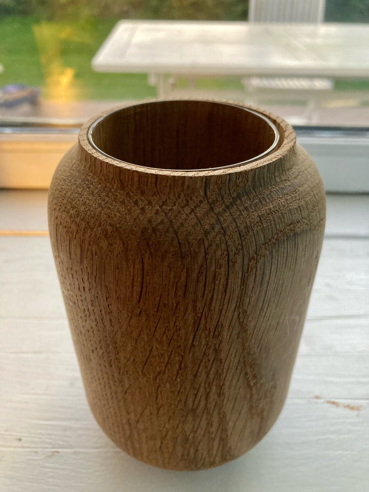 Vase i valnøddetræ, Applicata