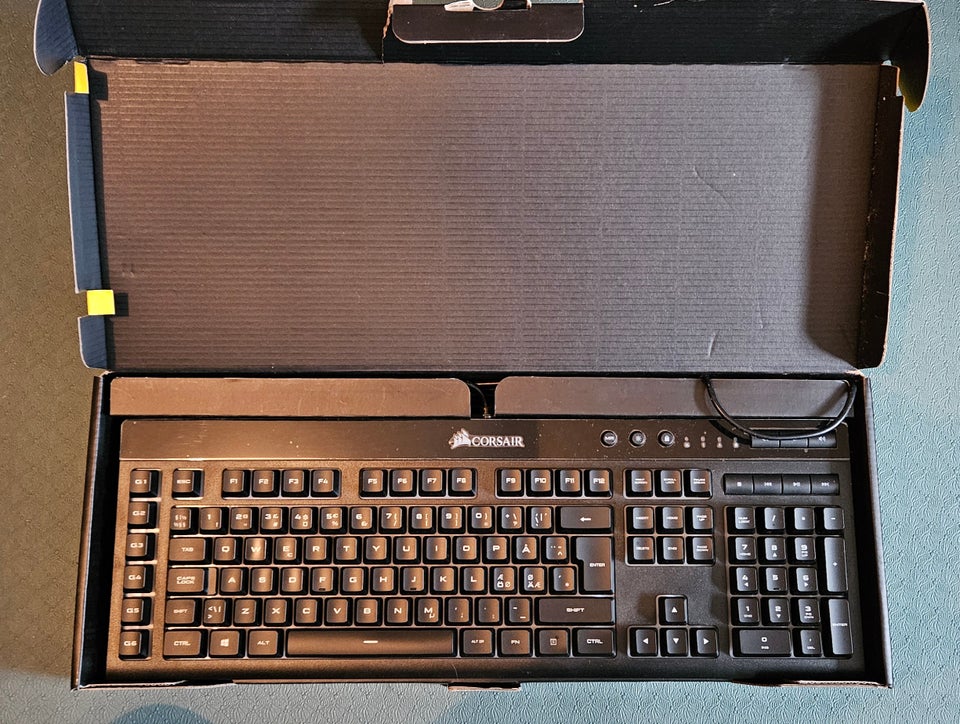 Tastatur Steelseries og CORSAIR