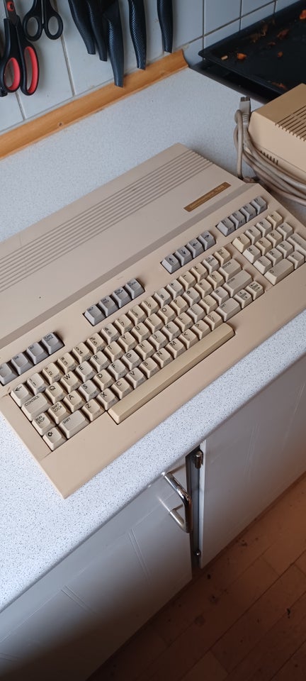 Commodore 128, spillekonsol,