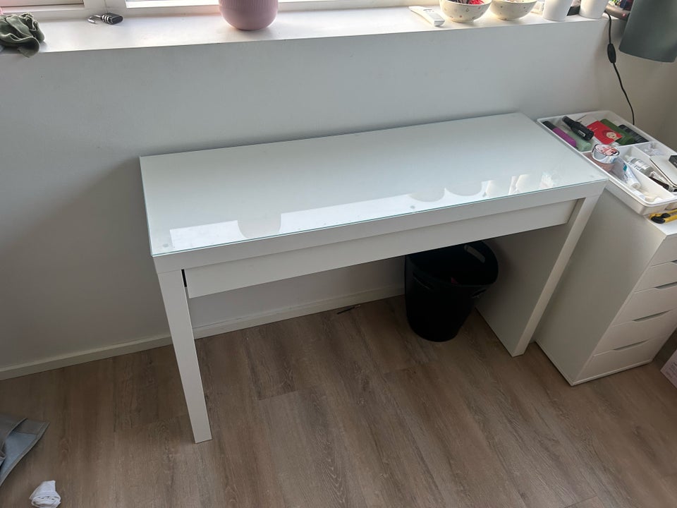 Skrivebord, Ikea, b: 120 d: 41 h: 78