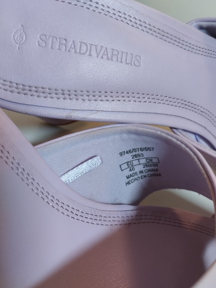 Sandaler, str. 40, Stradivarius