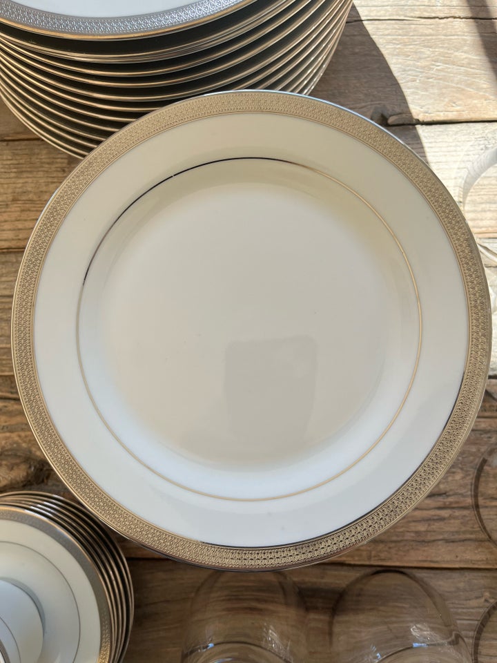 Porcelæn Spisestel og glas Lene