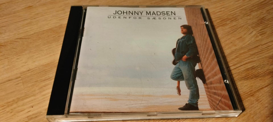 Johnny Madsen: Udenfor Sæsonen,