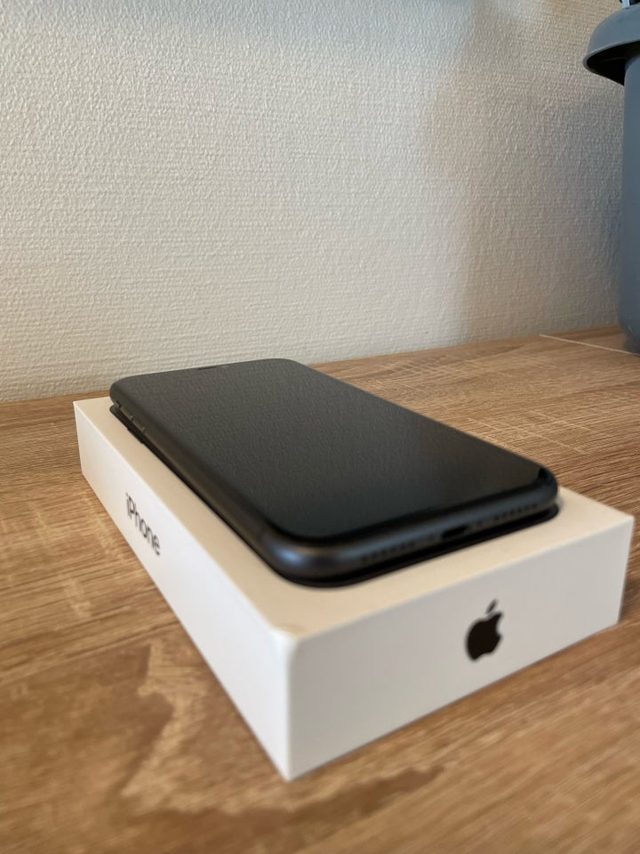 iPhone 11, 64 GB, sort