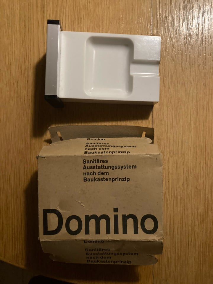 Væghængt askebære Domino