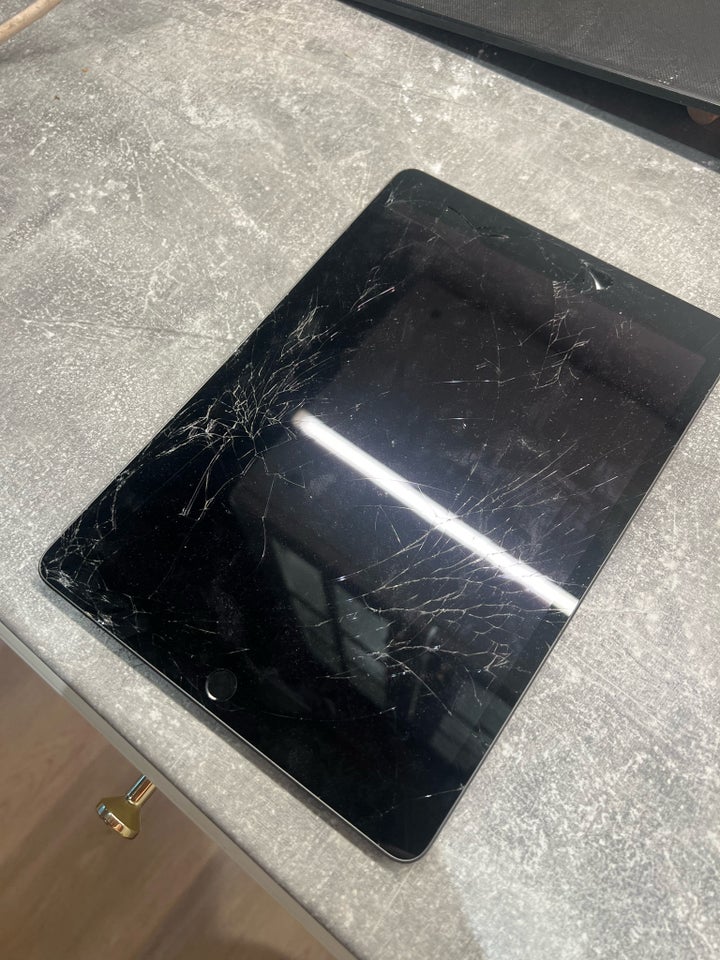 iPad 9, 64 GB, sort