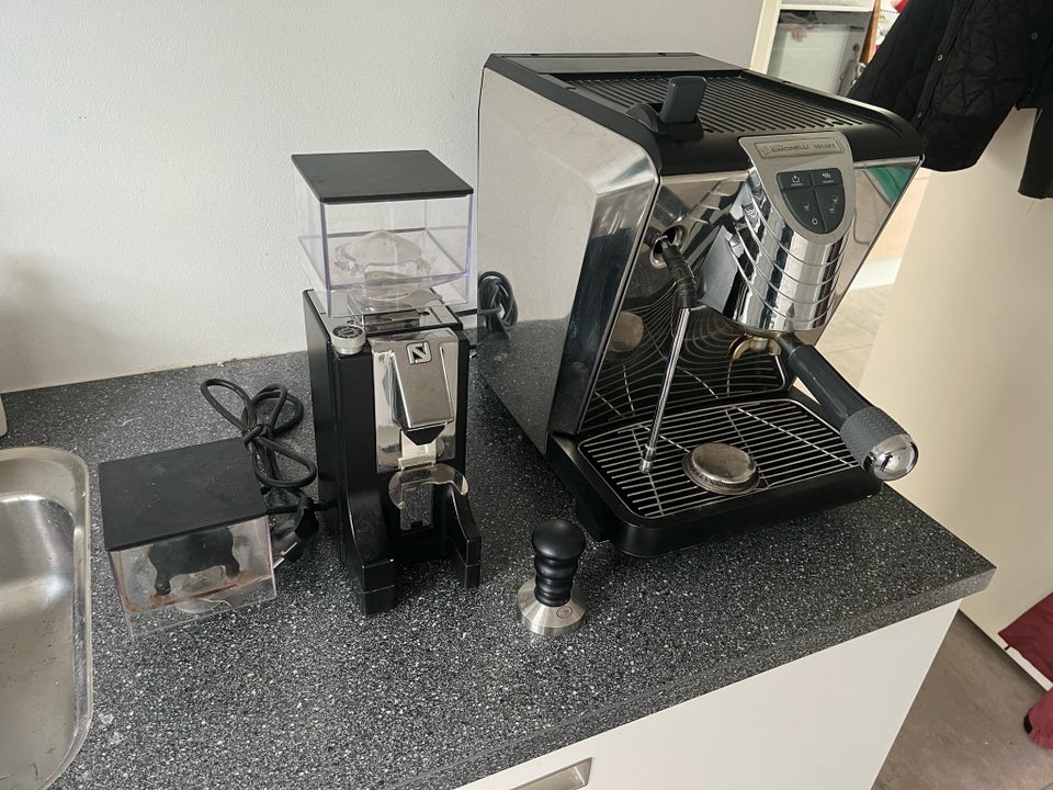 Simonelli Oscar II og Mignon kværn,