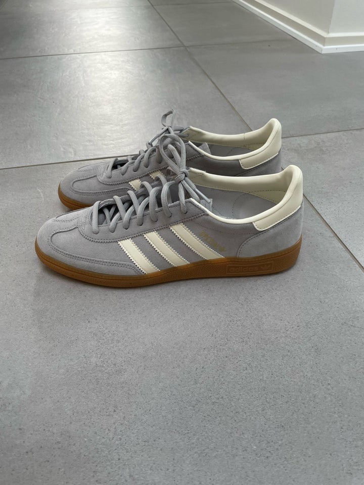 Sneakers Adidas  str 43