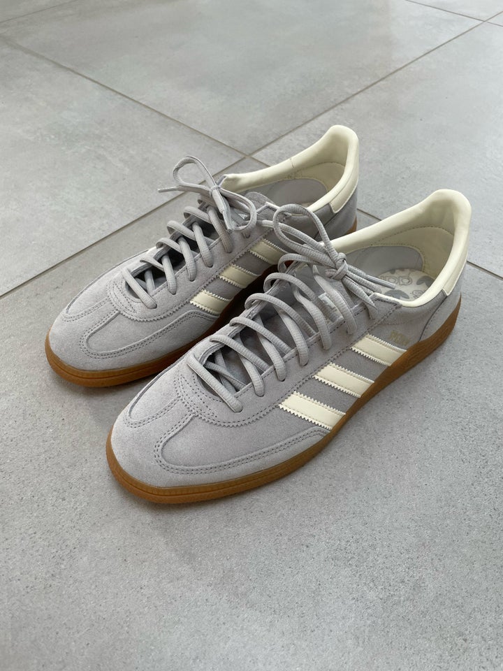 Sneakers Adidas  str 43