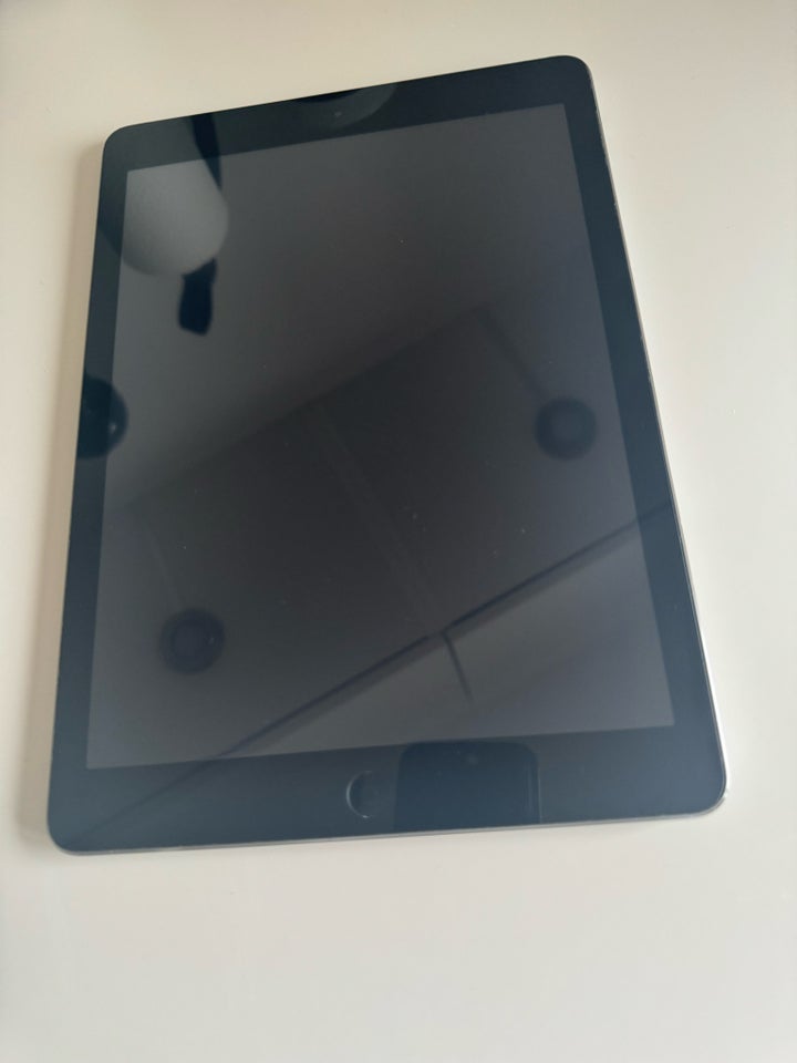 iPad Air, 16 GB, sort