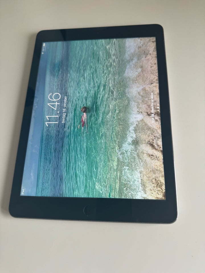 iPad Air, 16 GB, sort