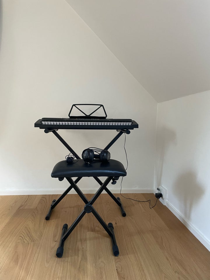 Keyboard, Gear4Music MK 1000