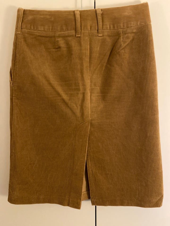 str. 40, Benetton, Camel