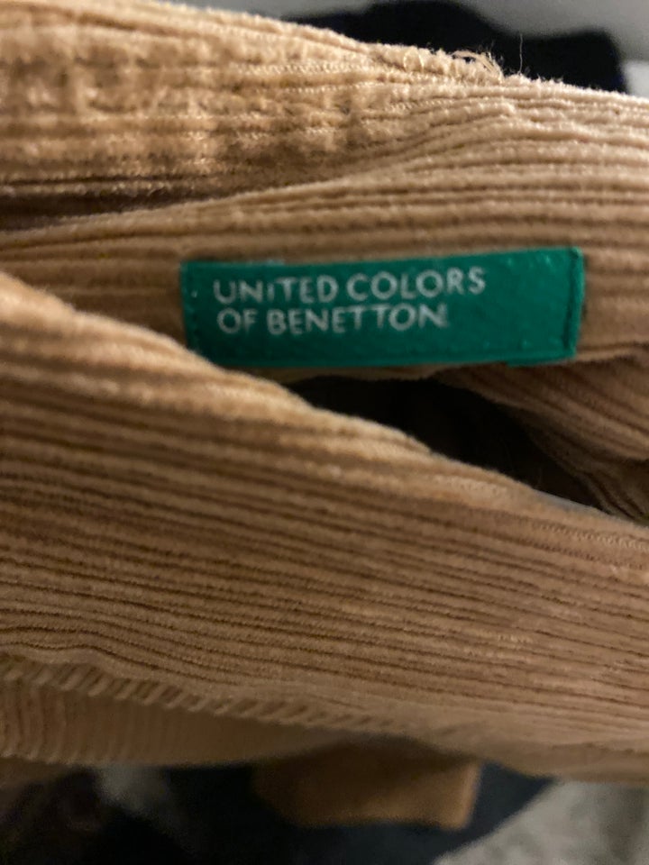 str. 40, Benetton, Camel