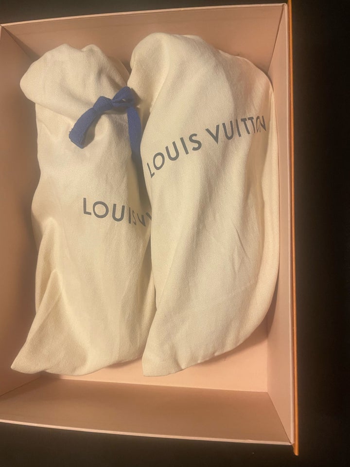 Sneakers, Louis Vuitton , str. 41